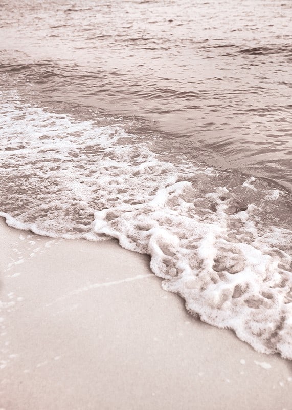 Fotografi av vågskum vid sandstrand i mjuka beige toner-12