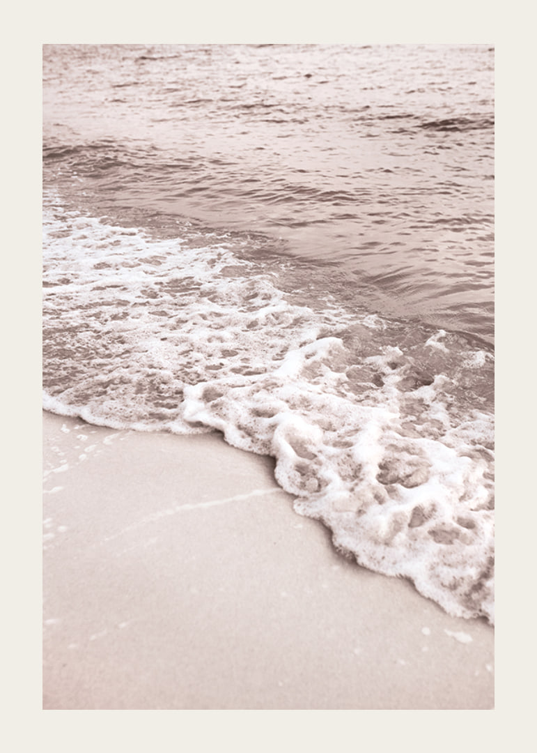 Fotografi av vågskum vid sandstrand i mjuka beige toner-12