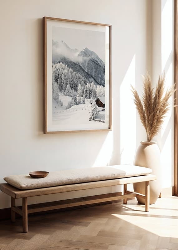 Chalet alpin enneigé avec sapins et montagnes dans un paysage hivernal-12