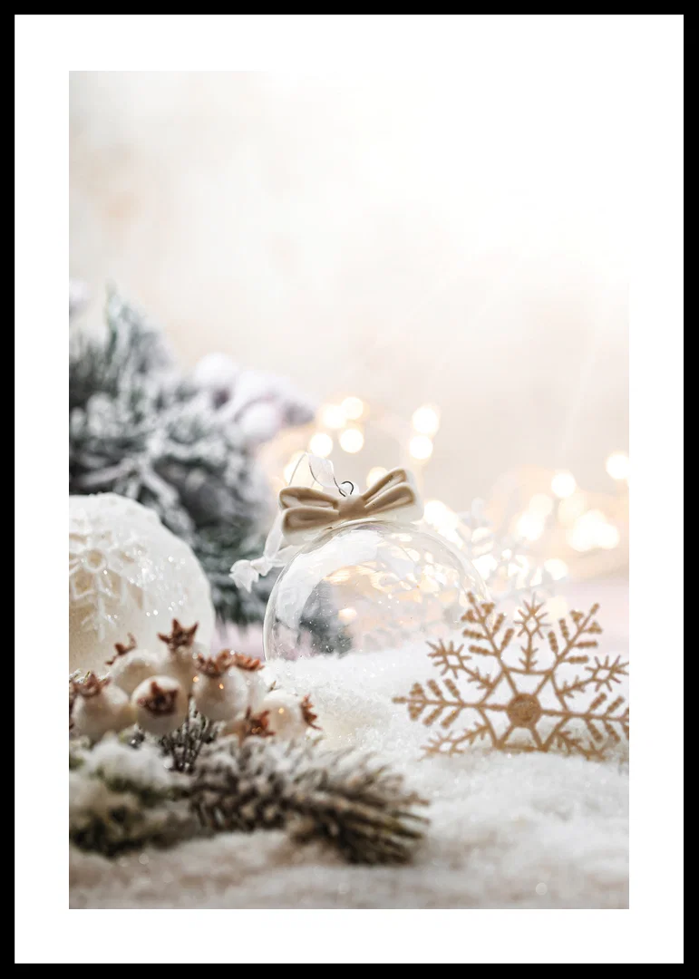 Photographic Christmas decorations in light beige and white tones-12