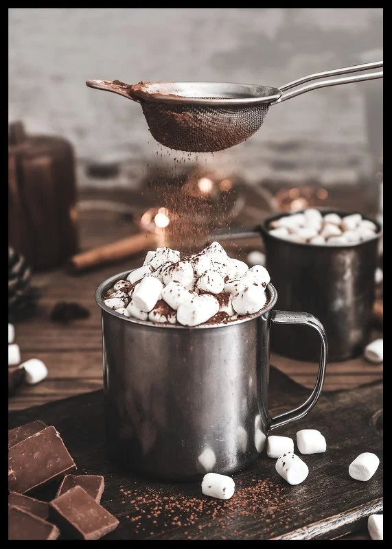 Fotografi av varm choklad med marshmallows i plåtmugg-12