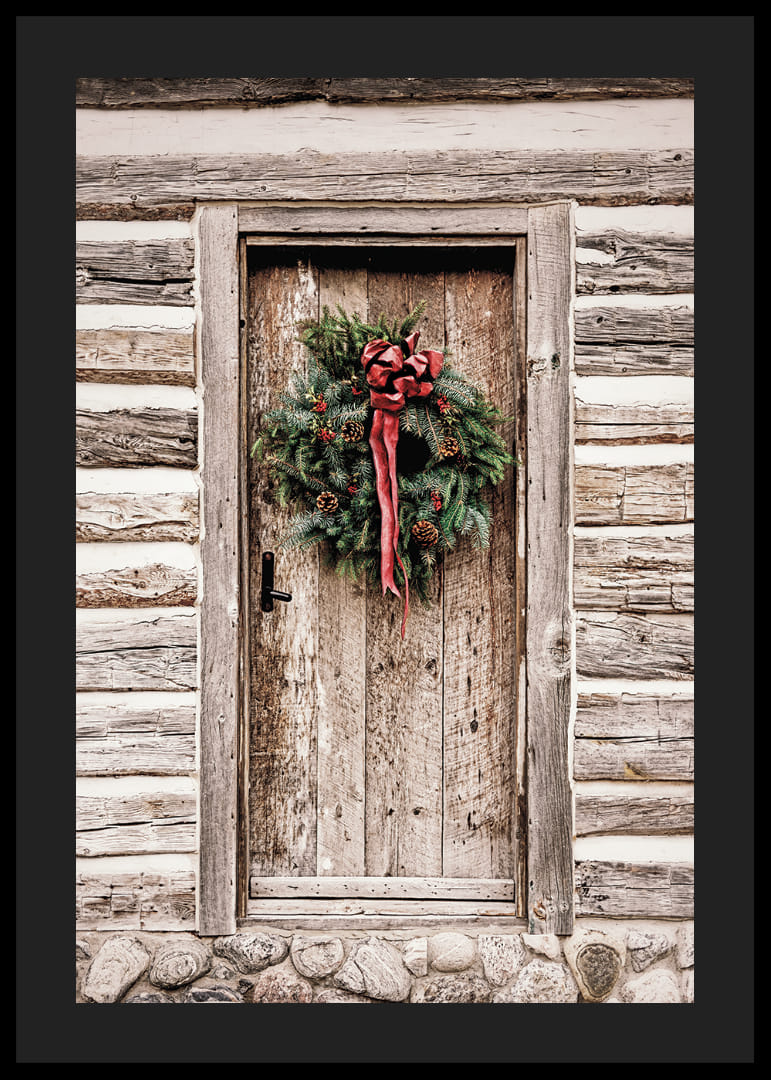 Fotografi af julekrans med rød sløjfe på en farvet trædør-12