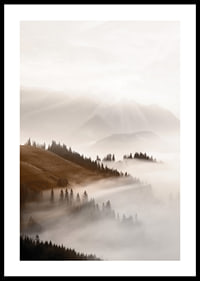 Dimtäckt dal med höstfärgade kullar och granar, fotografi-0