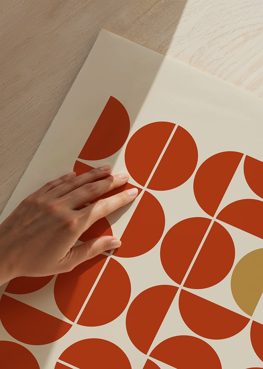 Grafisk illustration med röda geometriska former och beige bakgrund-12