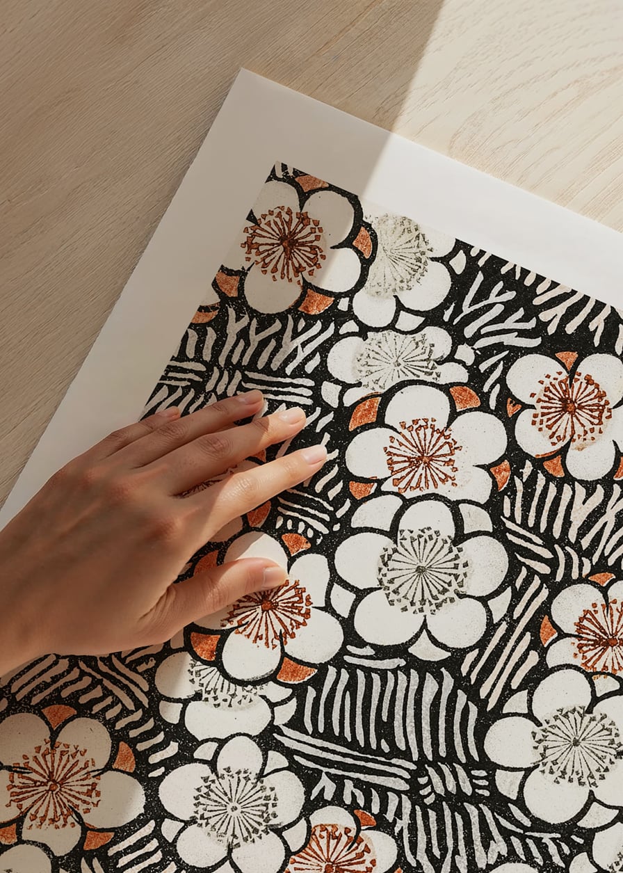 Illustrerat blommönster i svart, vitt och orange av Watanabe Seitei-12