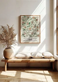 Tätt, stiliserat mönster med slingrande jasminrankor, vita blommor och små gröna blad mot olivgrön bakgrund-2