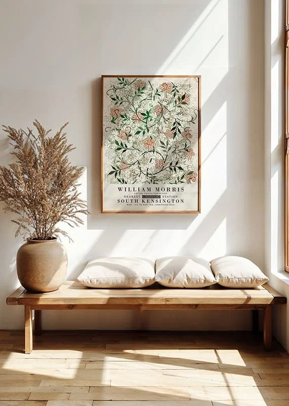 Tätt, stiliserat mönster med slingrande jasminrankor, vita blommor och små gröna blad mot olivgrön bakgrund-12