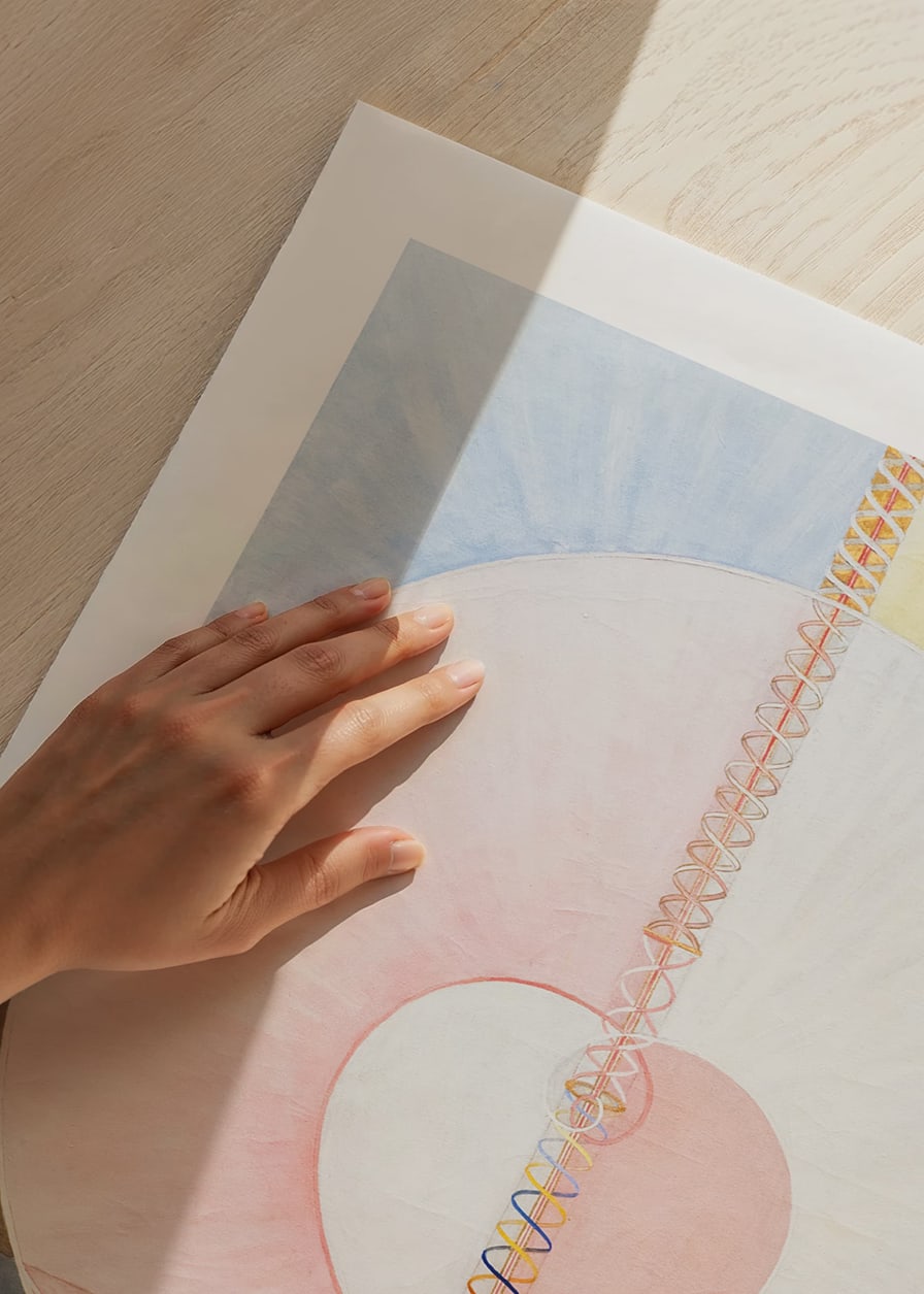 Abstrakt cirkelformat motiv med hjärta och regnbågsfärger av Hilma af Klint-12