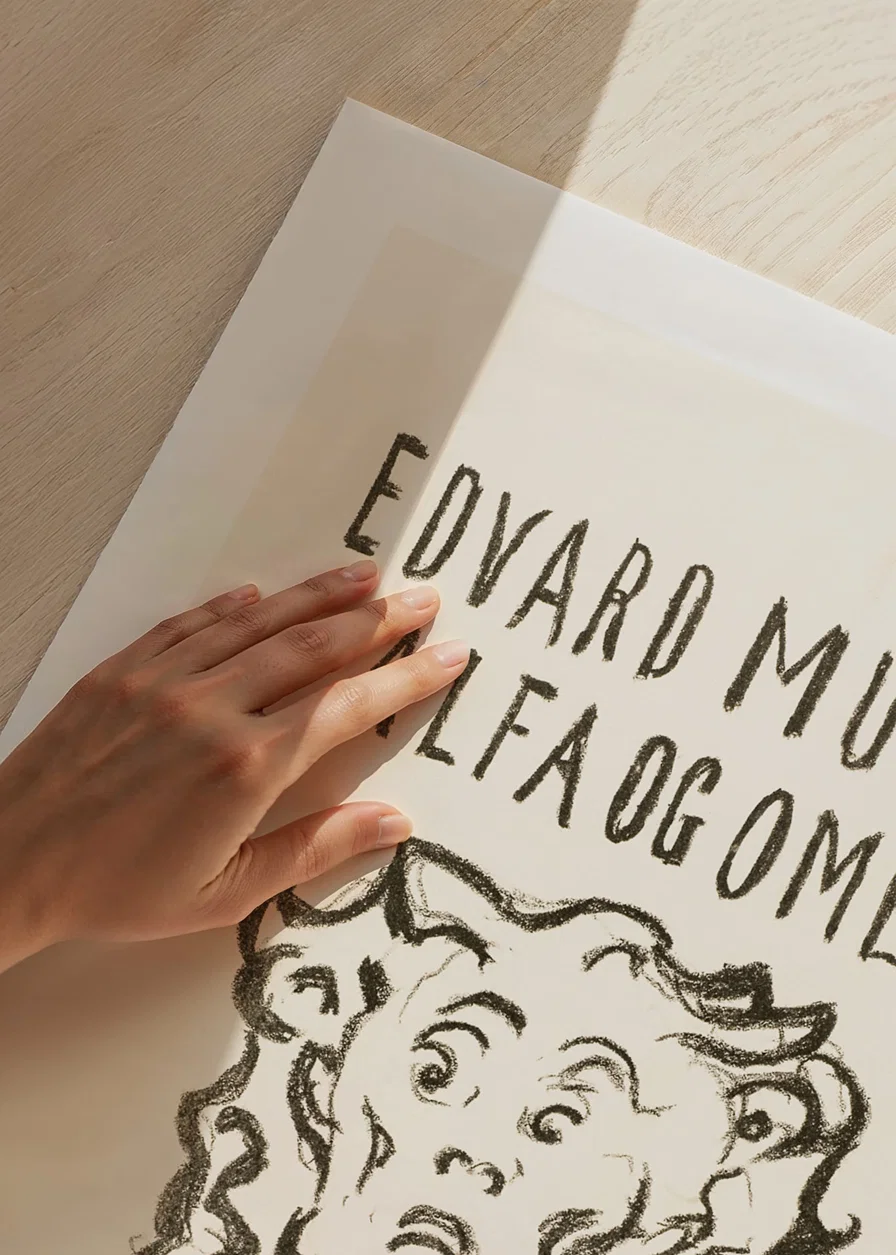 Skrift och tecknad ansikte i svart på ljus bakgrund av Edvard Munch-12