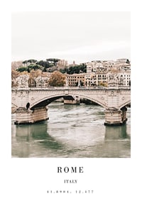 Foto der Brücke über den Tiber in Rom mit hellen Farbtönen-1