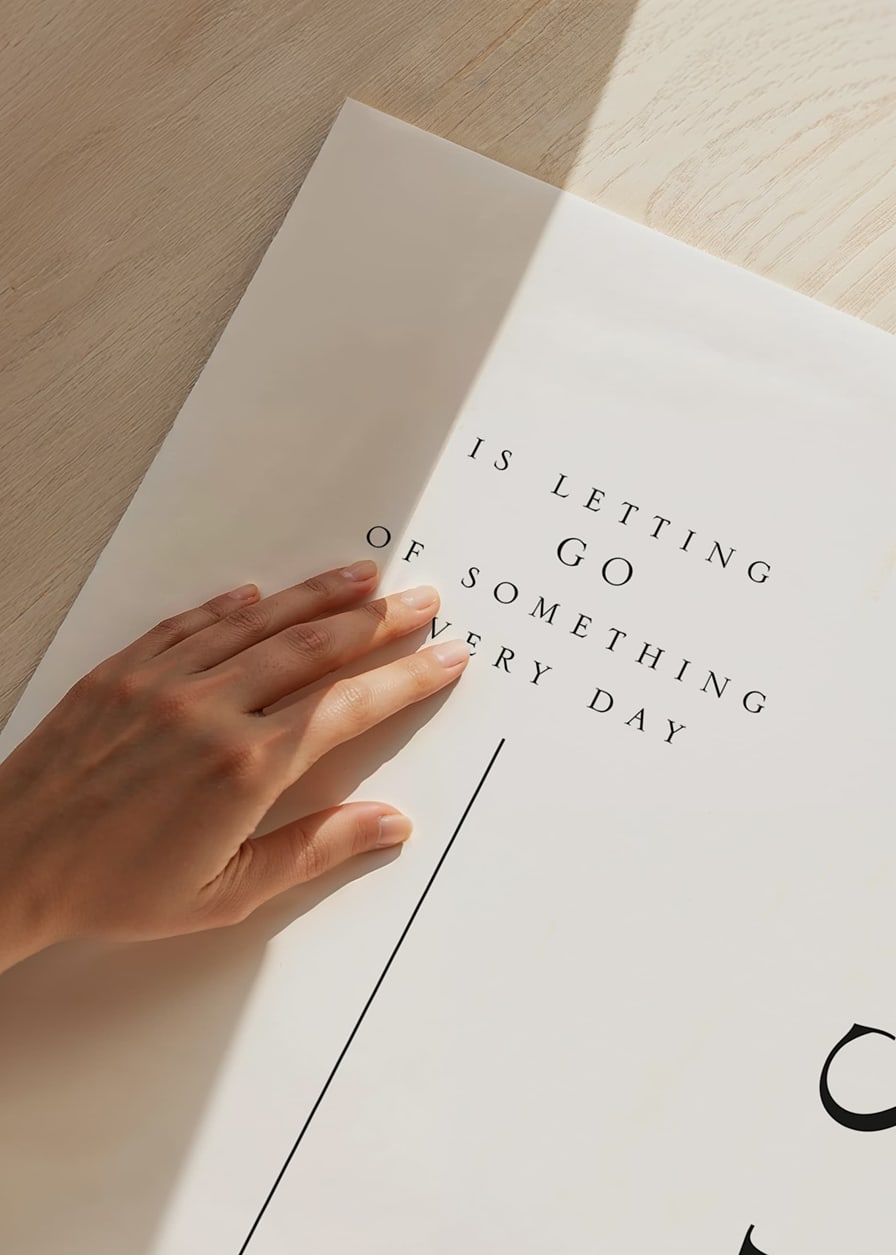 Minimalistinen typografia, jossa sana 