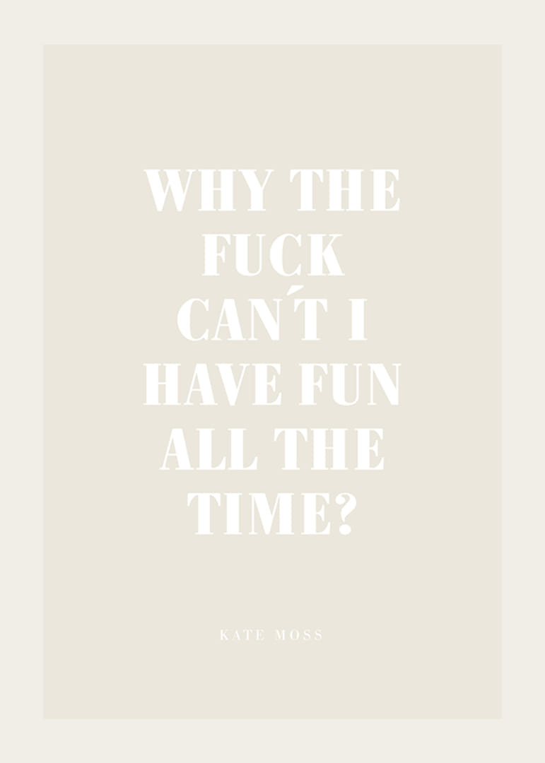 Valkoinen lainausteksti beigellä taustalla tyylikkäässä asettelussa-12