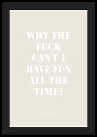 Valkoinen lainausteksti beigellä taustalla tyylikkäässä asettelussa-4