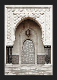 Valokuva koristeellisesta mosaiikkiportista marokkolaisessa moskeijassa-5