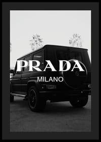 Melnbalts Mercedes G klases aizmugures skats ar Prada logotipu-4