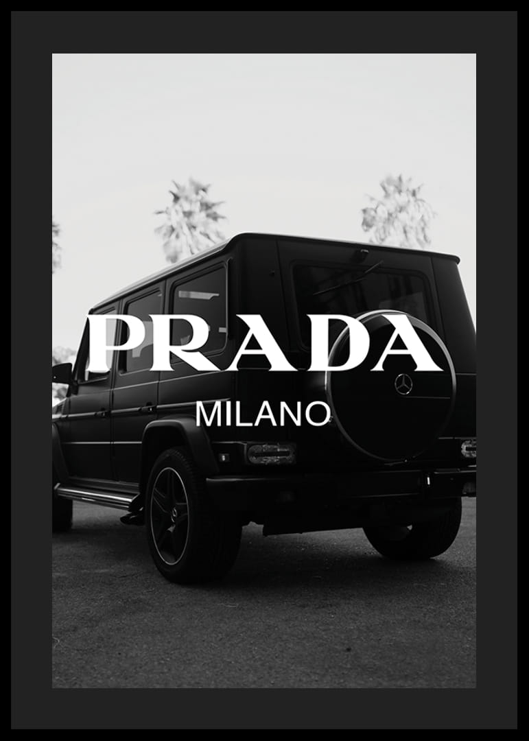 Melnbalts Mercedes G klases aizmugures skats ar Prada logotipu-12