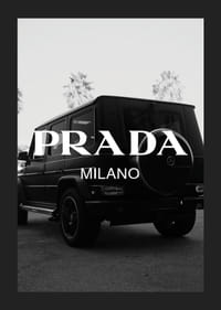 Melnbalts Mercedes G klases aizmugures skats ar Prada logotipu-5