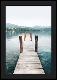 Valokuva laiturista Orta-järvelle päin, taustalla vuoret-4