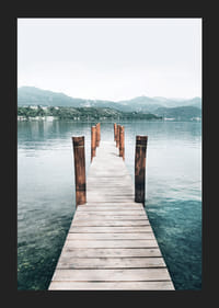 Valokuva laiturista Orta-järvelle päin, taustalla vuoret-5