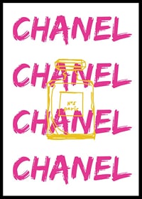 Grafisk text CHANEL i rosa med parfymflaska i gult-6