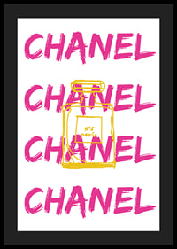 Grafisk text CHANEL i rosa med parfymflaska i gult-4