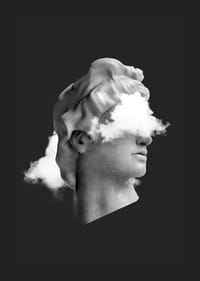 Czarno-biały popiersie z chmurami nad twarzą na ciemnym tle-1
