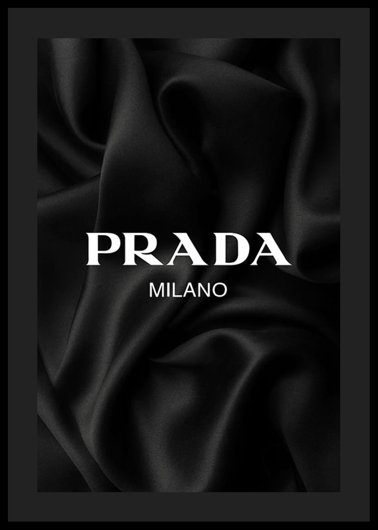 Testo in bianco e nero con Prada Milano su raso plissettato-12