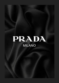Testo in bianco e nero con Prada Milano su raso plissettato-1