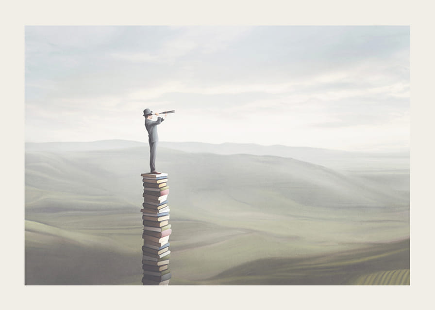 Ilustrowany mężczyzna z lornetką stojący na stosie książek na tle rozległego krajobrazu-12