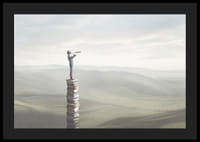 Ilustrowany mężczyzna z lornetką stojący na stosie książek na tle rozległego krajobrazu-4