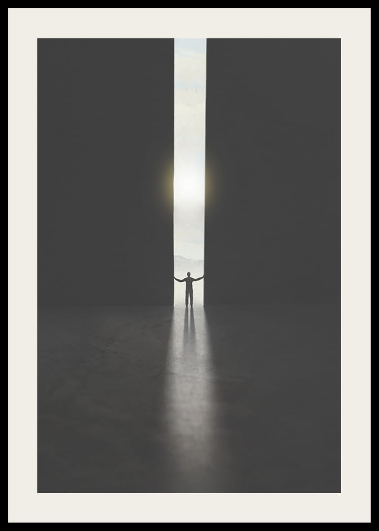 Silhouette eines Mannes, der dunkle Türen zum Licht öffnet-12