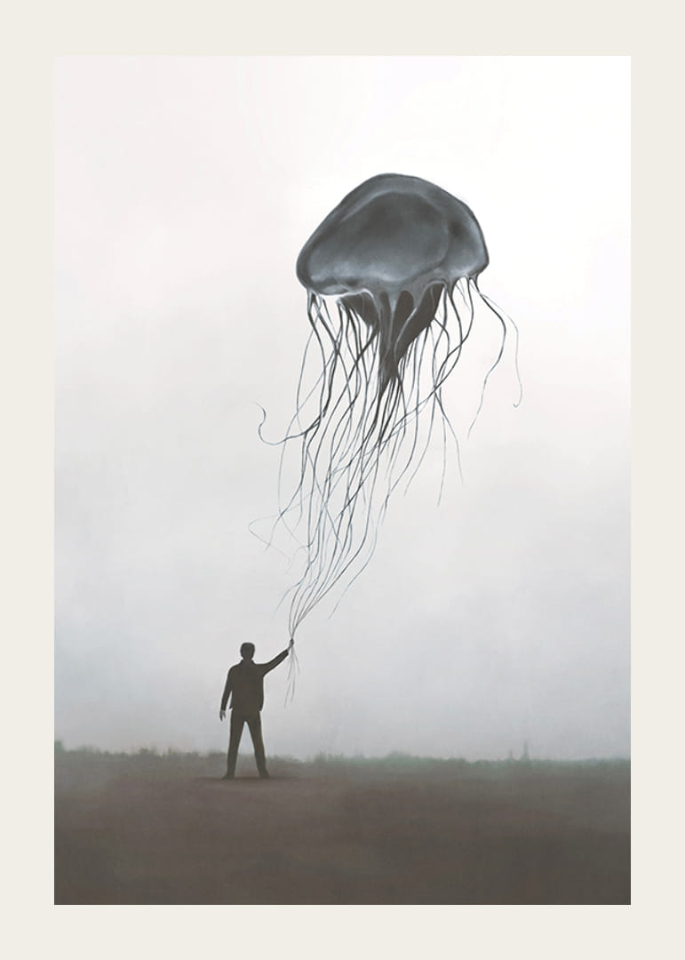 Siluetă de bărbat care ține o meduză plutitoare în ceață-12