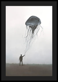 Siluetă de bărbat care ține o meduză plutitoare în ceață-4