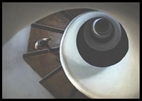 Surrealistisk spiraltrappa ovanifrån i dova, jordiga toner-6