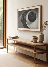 Surrealistisk spiraltrappa ovanifrån i dova, jordiga toner-8