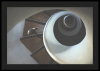 Surrealistické točité schodisko zhora v tlmených, zemitých tónoch-4