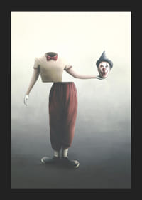 Payaso surrealista con cabeza cortada en la mano, colores suaves.-5