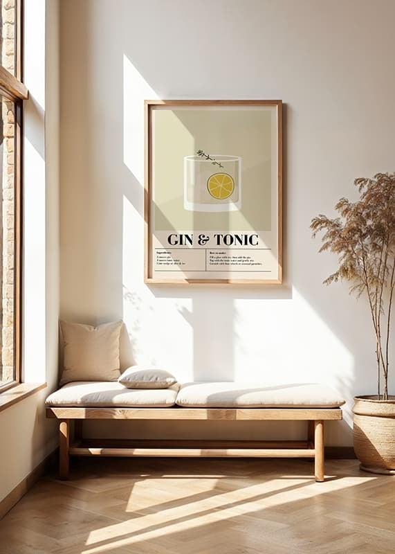 Illustrerad gin och tonic med lime och timjankvist mot beige bakgrund-12