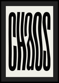 Grafische Textdarstellung mit dem Wort CHAOS in Schwarz auf Beige-4