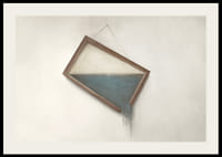 Surrealistische illustratie van scheef hangend frame met water-2