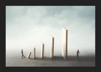 Illustrasjon med to personer og fallende dominobrikker-5