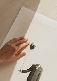 Surrealistisk illustration av huvudlös man med ballong-9
