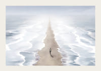 Illustrerad person på sandstig mellan två hav i dimma-3