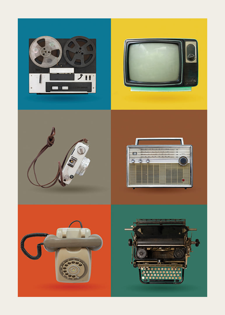 Stiliserad illustration av retro teknikprylar i färgrutor-12