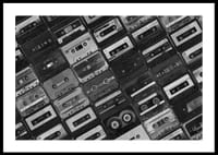 Fekete-fehér fénykép több kazettáról sakktábla mintában-2