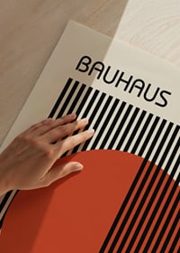 Grafisk Bauhaus-inspirerad illustration med röd cirkel och svarta linjer-3
