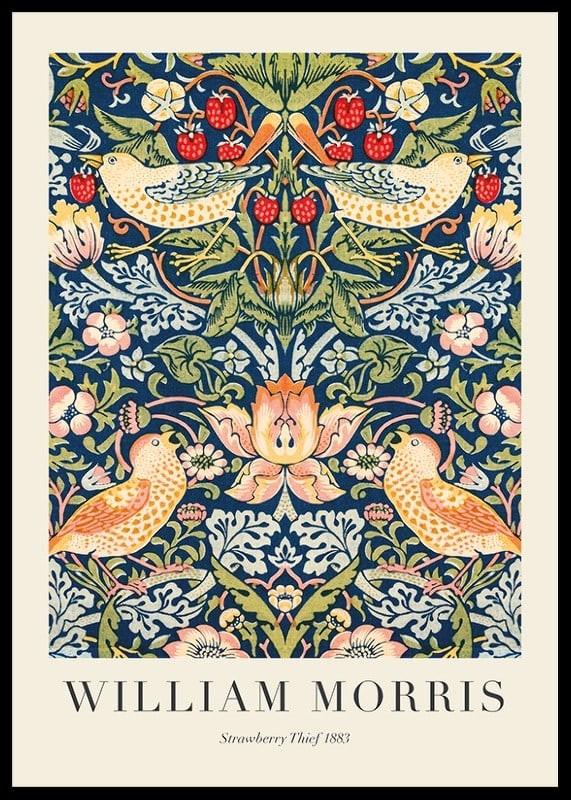 Trastar plockar jordgubbar bland blad och blommor-12