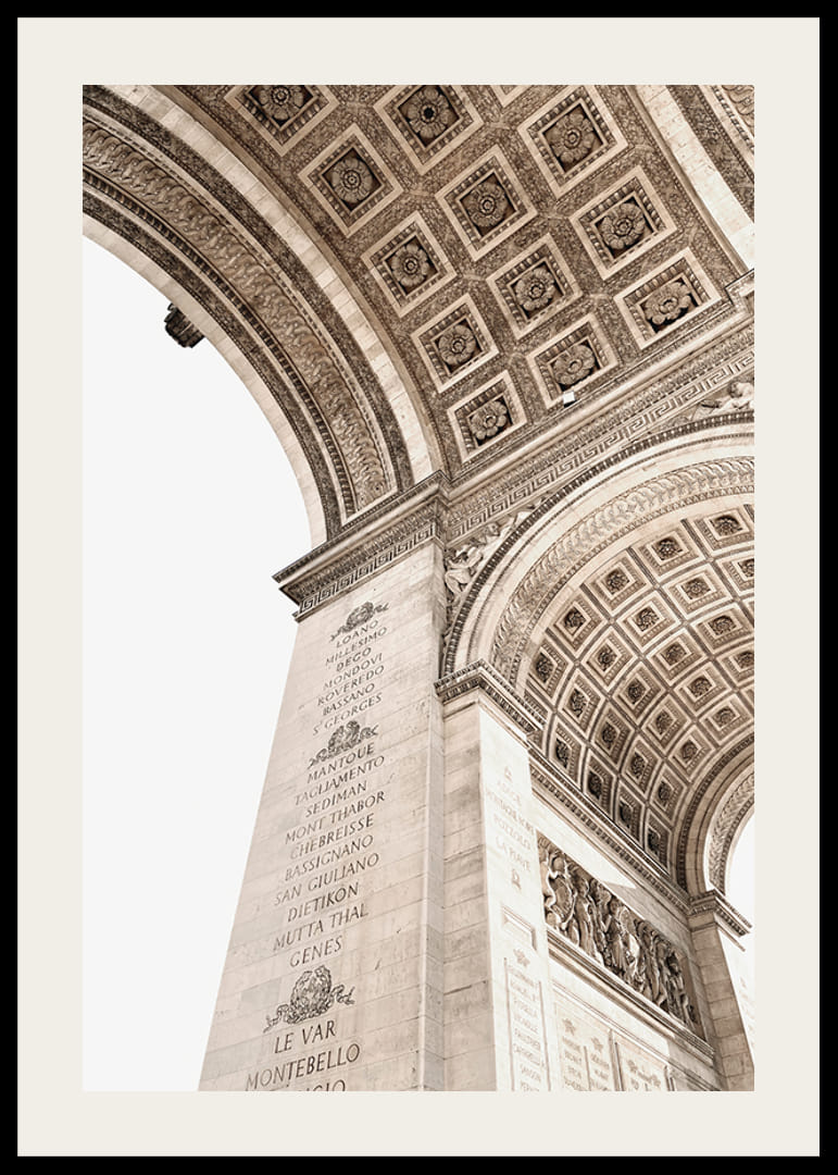 Fotografie des inneren Gewölbes des Arc de Triomphe in Beigetönen-12