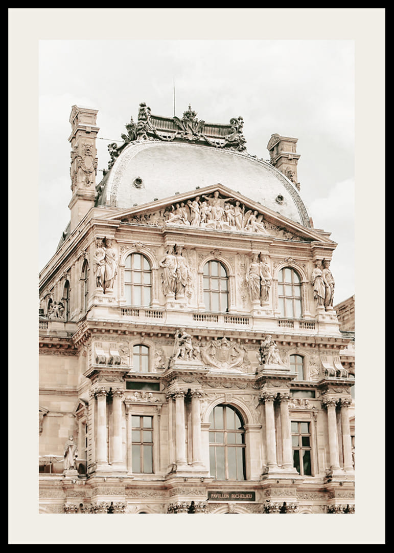 Fotografia pavilónu Richelieu s ozdobnými detailmi fasády-12