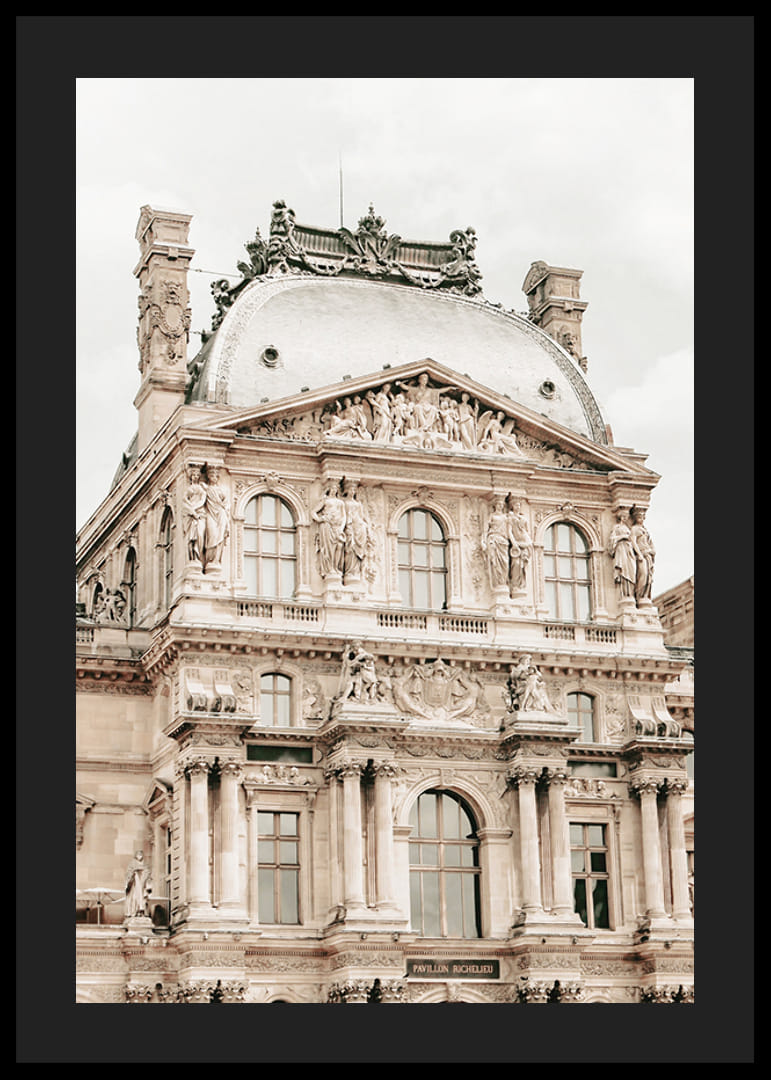 Fotografia pavilónu Richelieu s ozdobnými detailmi fasády-12